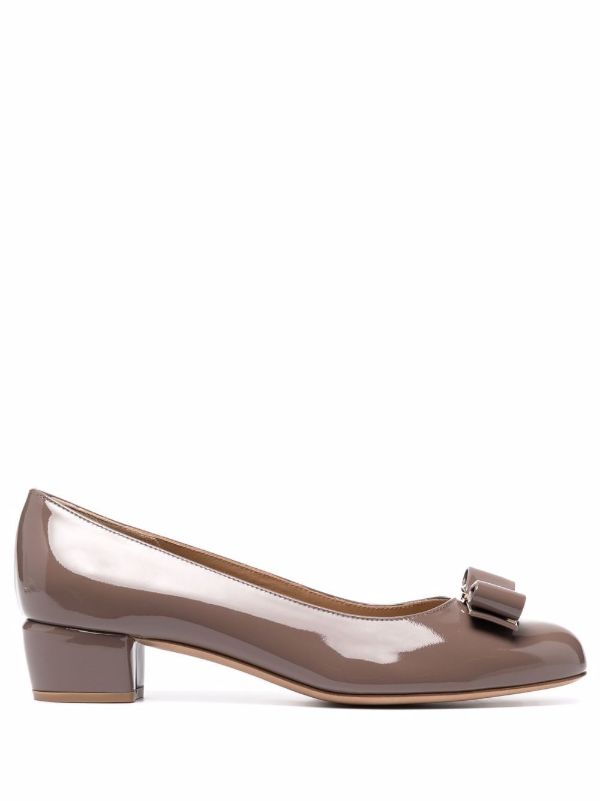 Ferragamo brown bow detail block heel pumps | Browns Pumps